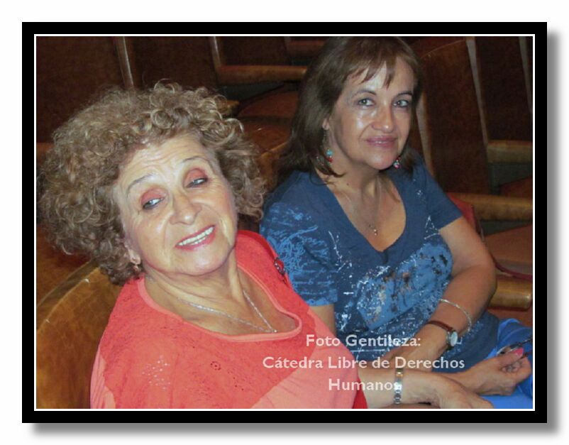 Docentes, alumnos y publico en general estuvieron presentes.